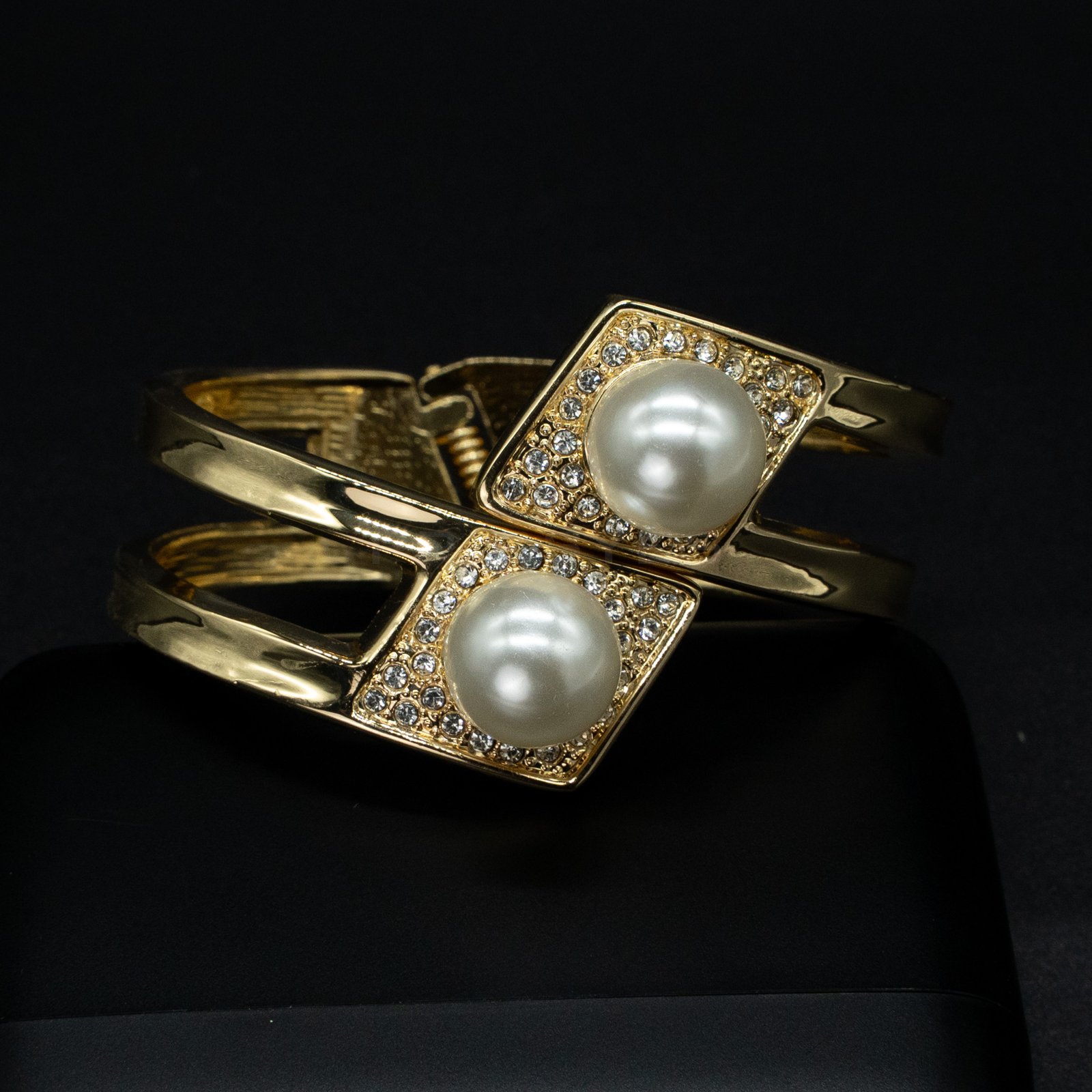 Moti Chunky Bracelet Pearl With Stone