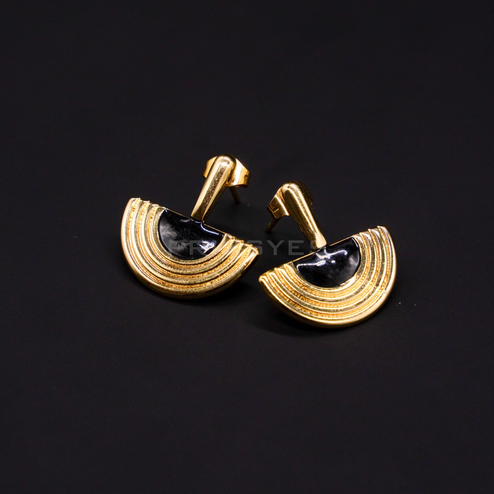 Fan Shaped Stud Earring