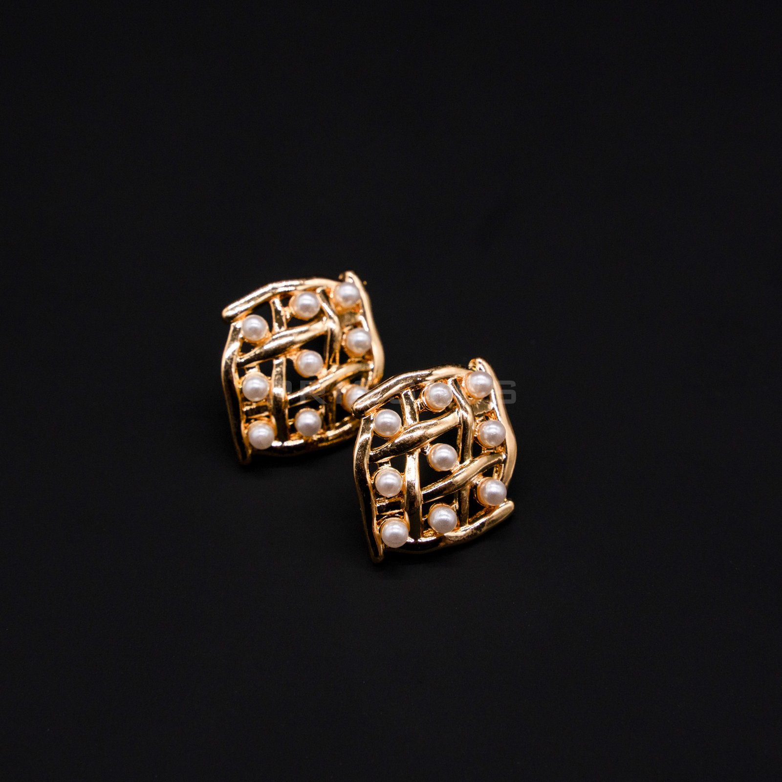 Square Pearl Design Stud Earring